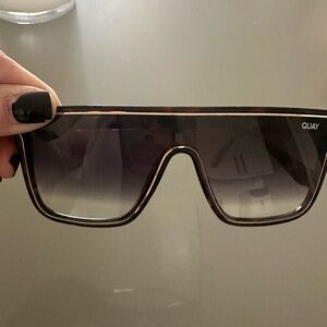 Quay Nightfall Sunglasses Medium size frame